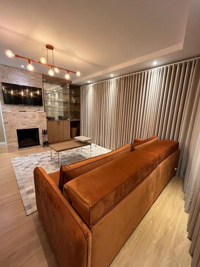 Apartamento Espetacular, 2 Suites, A 30m Da Rua Coberta *